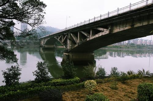 洪山桥拓宽改建工程3座新桥梁投入使用后 迎来的首个工作日